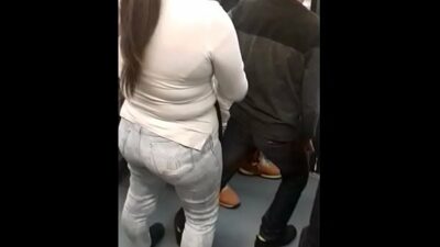 Arrimones en el metro de la ciudad de méxico Video Porno HD - PornoZorras